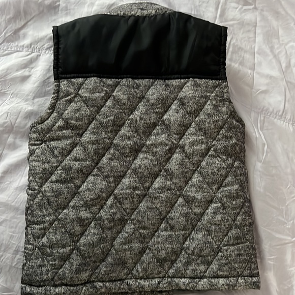 Very cute and warm vest from a non smoker, no pets home. - Picture 3 of 3